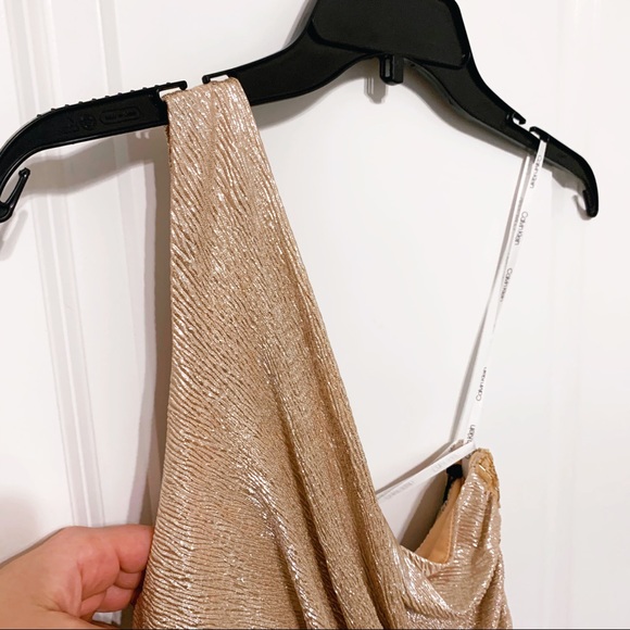 Gold asymmetrical strap gown - Picture 6 of 9